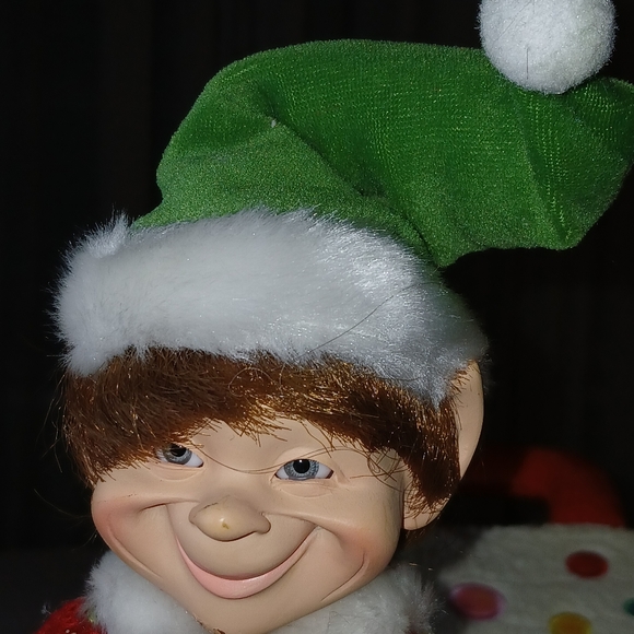 KAREN DIDION COLLECTION "WINE LIST ELF" WITH GRAPES (RETIRED) CHRISTMAS DECOR - Picture 3 of 11